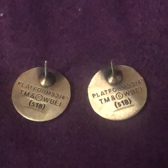 Harry Potter 9 3/4 Platform Earrings . The earrings have been in my jewel box - Picture 4 of 5